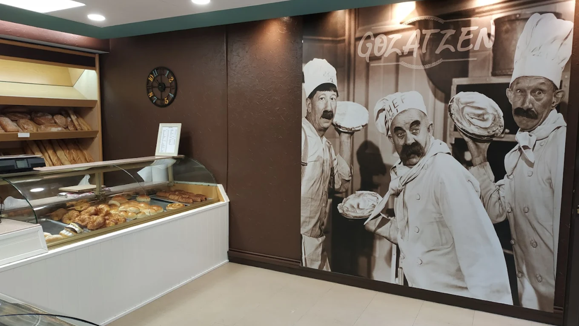 Interior de la pastelería Gozatzem